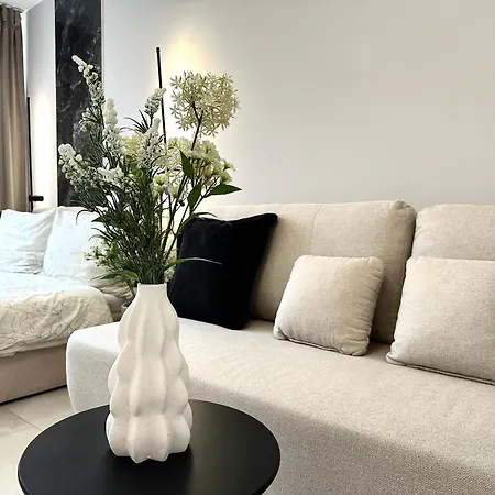 Laciarska 59 3 - 200m Main Square - Self Check-in 20h - Balcony Apartment Breslau