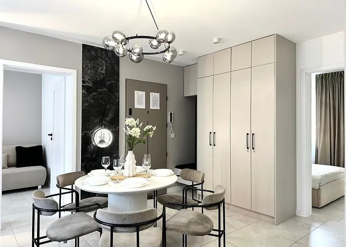 Laciarska 59 3 - 200m Main Square - Self Check-in 20h - Balcony * ヴロツワフ