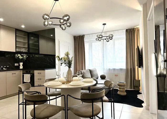 Laciarska 59 3 - 200m Main Square - Self Check-in 20h - Balcony 브로츠와프